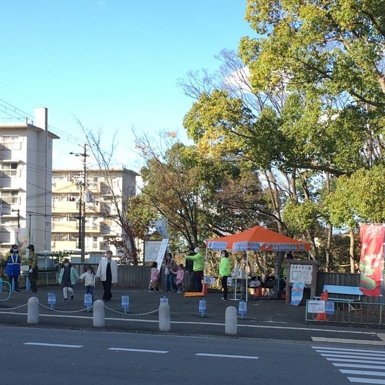 金剛バルの開催場所は、関西スーパー前の中央公園